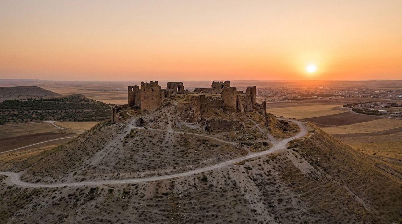 Shmemis Castle: The Historic Fortress Near Salamiyah in Syria